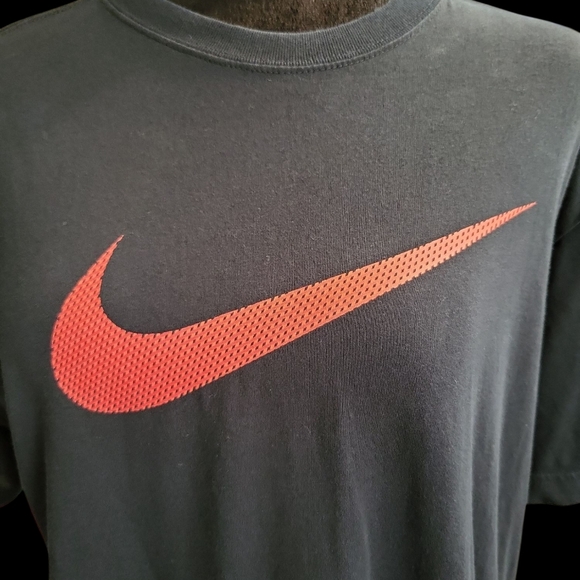 Nike Black and Red Short Sleeve Tee Dri Fit Med - Picture 11 of 11